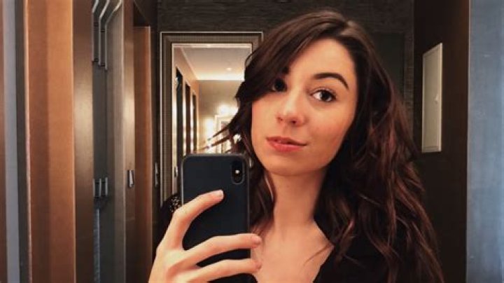 Amy Nelson - Age, Family, Bio