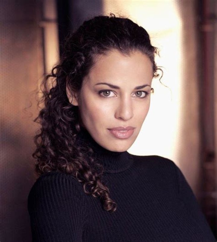 Athena Karkanis - Age, Family, Bio