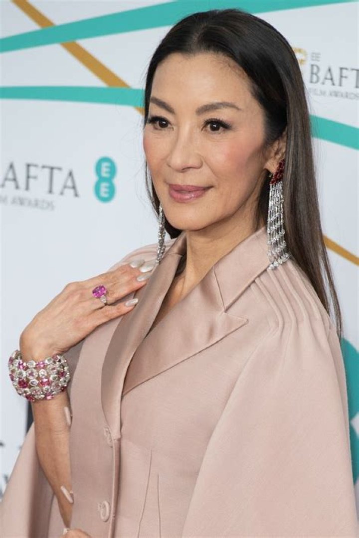 BAFTAs: Michelle Yeoh wore a Dior tux, dripped in diamonds & pink sapphires