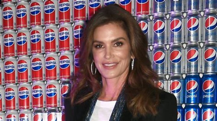Cindy Crawford recreates her Pepsi commercial art for charity