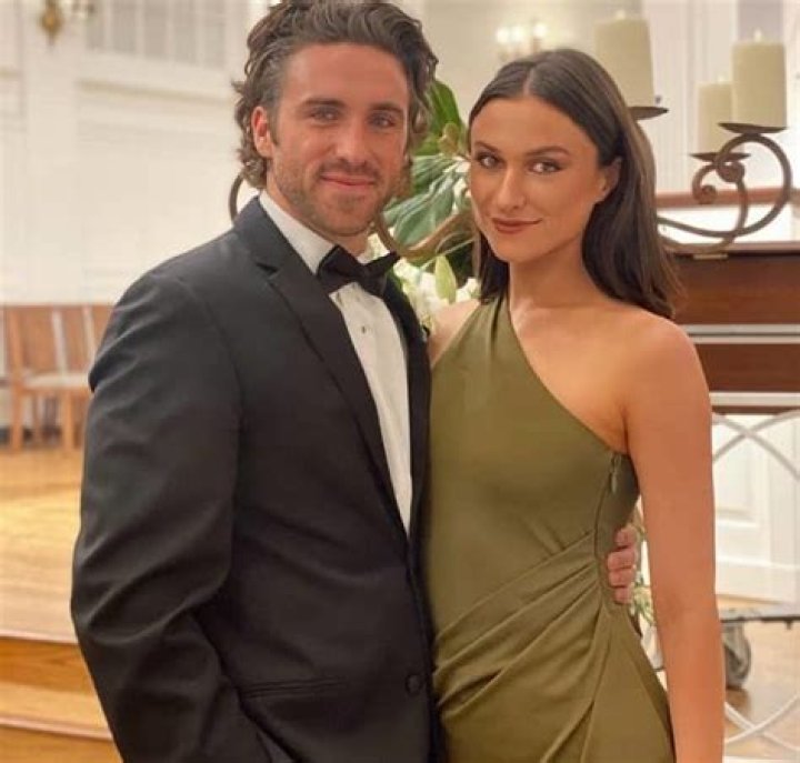 Conner Floyd is not Married to Wife. Dating Girlfriend: Carly Frei