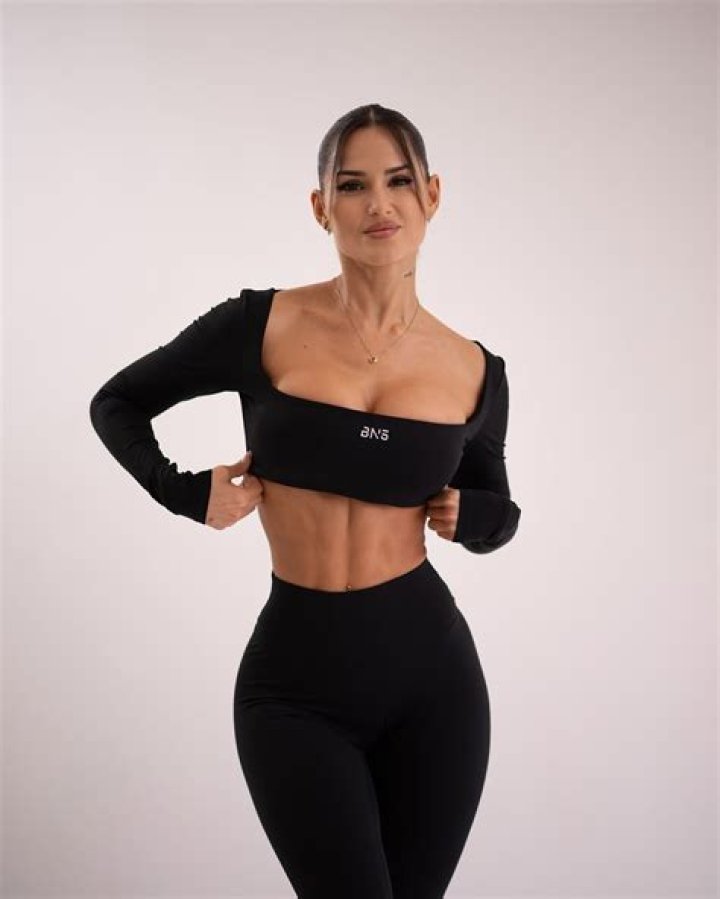 Cristina Gilabert - Age, Family, Bio