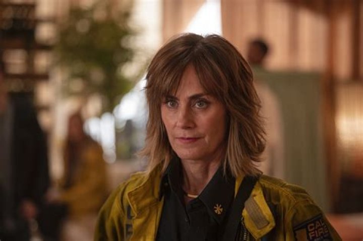 Diane Farr: shows and movies with large romantic age gaps are less authentic