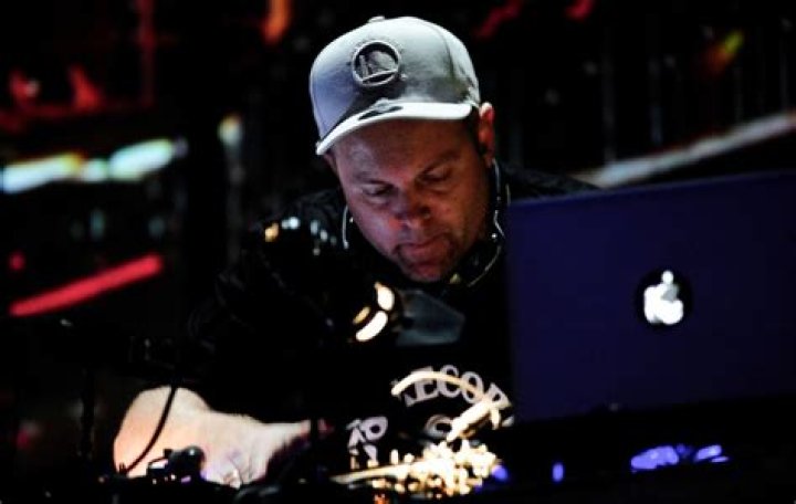 DJ Shadow Net Worth - Wiki, Age, Weight and Height, Relationships, Family, and More