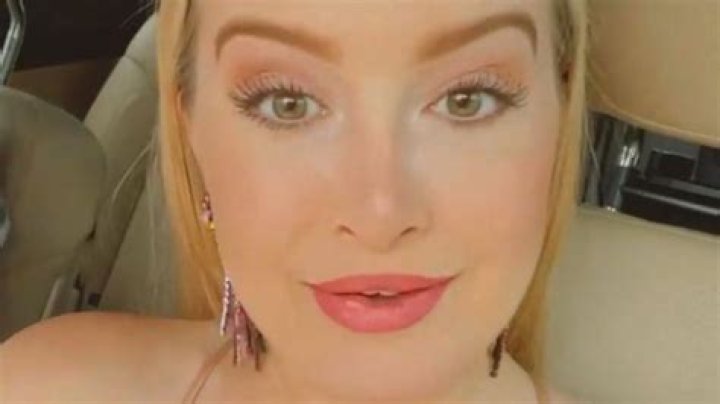 Elizabeth Potthast - Age, Family, Bio