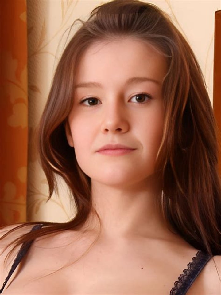 Emily Bloom - Age, Family, Bio