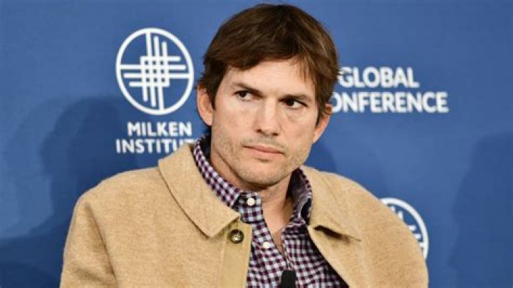 First photo of Ashton Kutcher in character as Steve Jobs: creepy & uncanny?