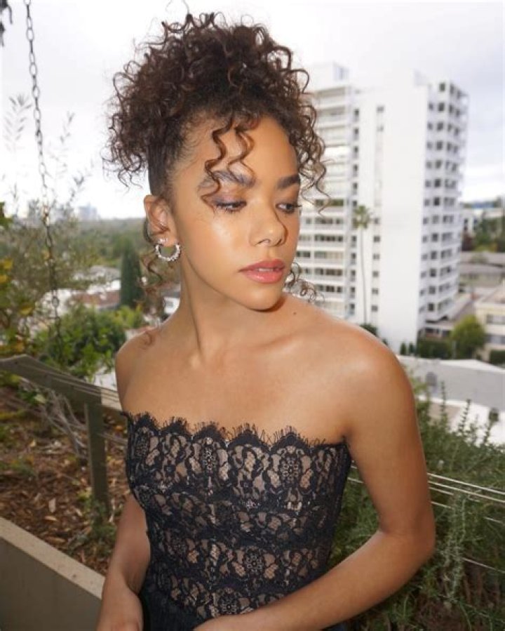 Everything about the Ginny actress