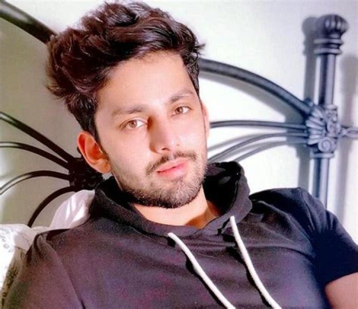 
Himansh Kohli Height, Weight, Net Worth, Age, Birthday, Wikipedia, Who, Nationality, Biography 