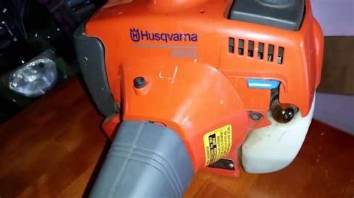 How do I remove the head on my Husqvarna 223l?