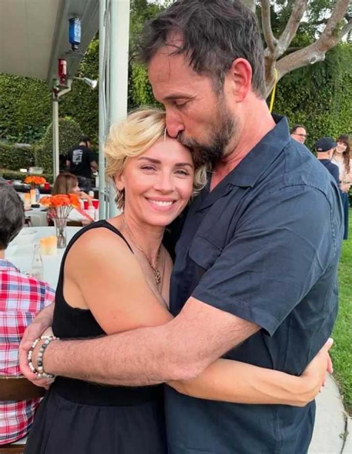 How old is Noah Wyle The actor?