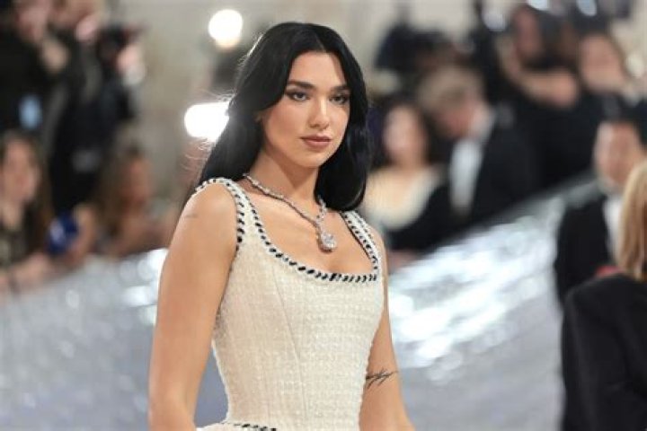 Is Dua Lipa Lesbian? Age, Height, Net Worth