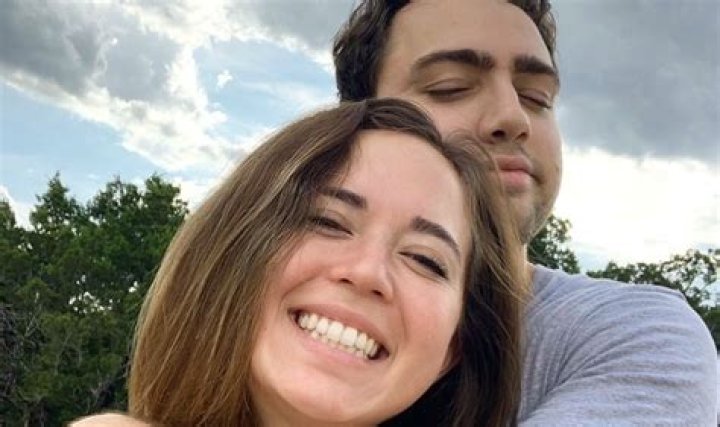 
Is Mizkif dating? Does he have an ex-wife? 