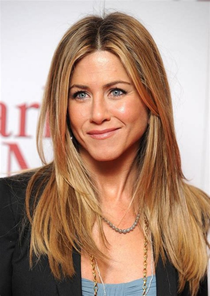 Jennifer Aniston allegedly offered an 8-figure deal to become the face of Aveeno