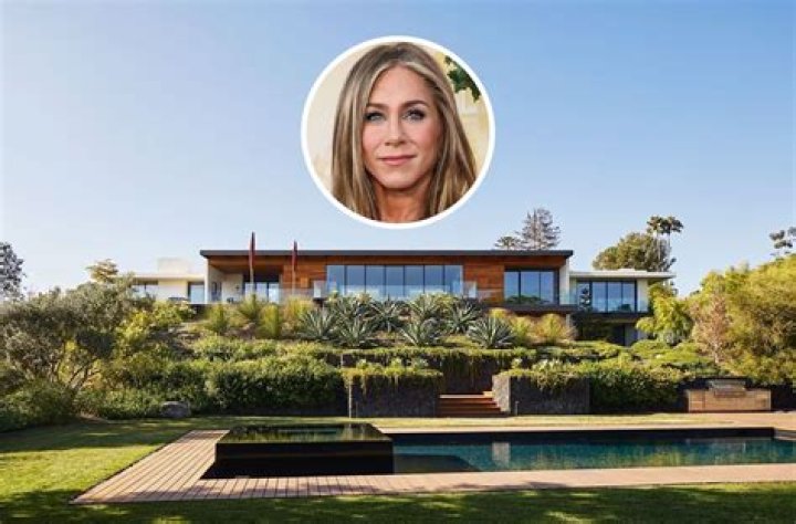 Jennifer Aniston’s new Bel Air mansion has a margarita fountain & a chicken coop