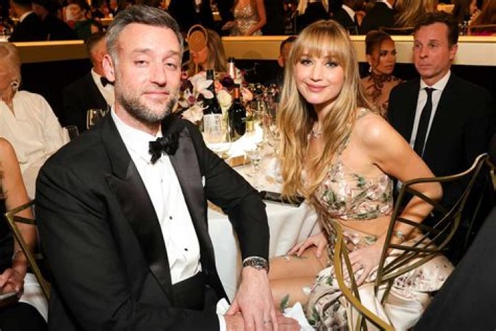 Jennifer Lawrence & Cooke Maroney are on a romantic getaway in Paris