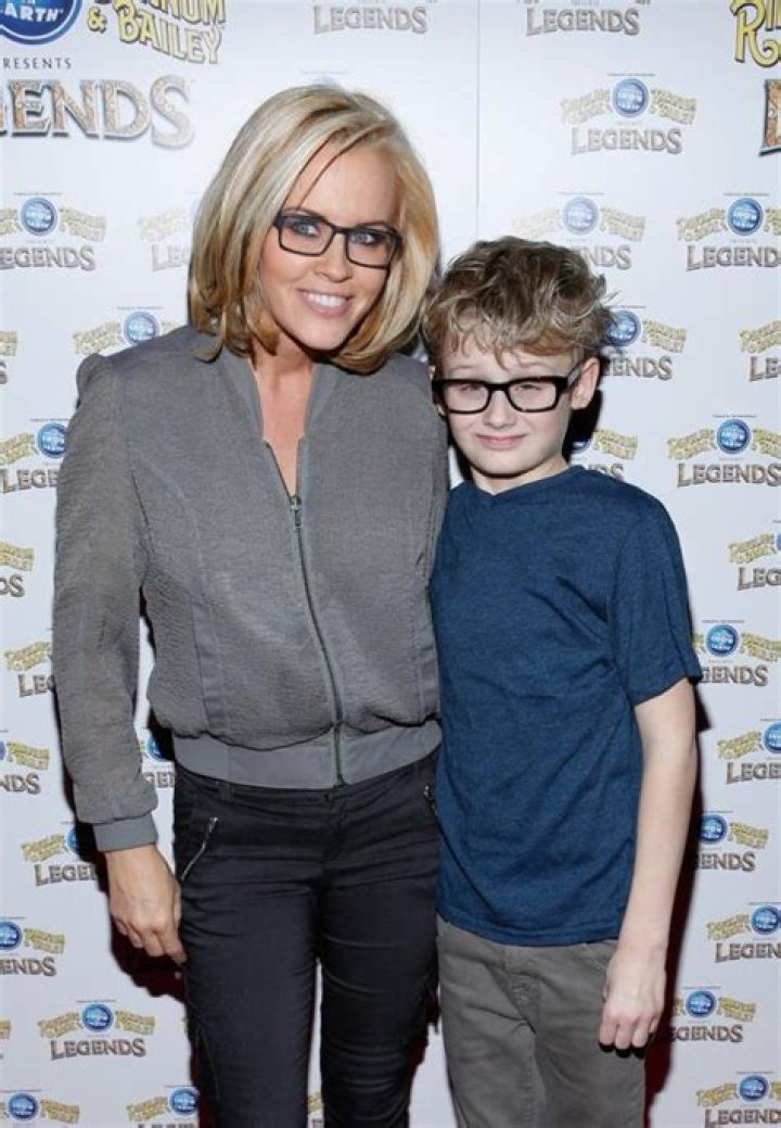 Jenny McCarthy’s son called cops on her for texting & driving, she took away his phone