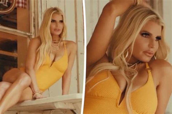Jessica Simpson 'inspires' in 'thirsty' swimsuit pic debuting 100-lb weight loss