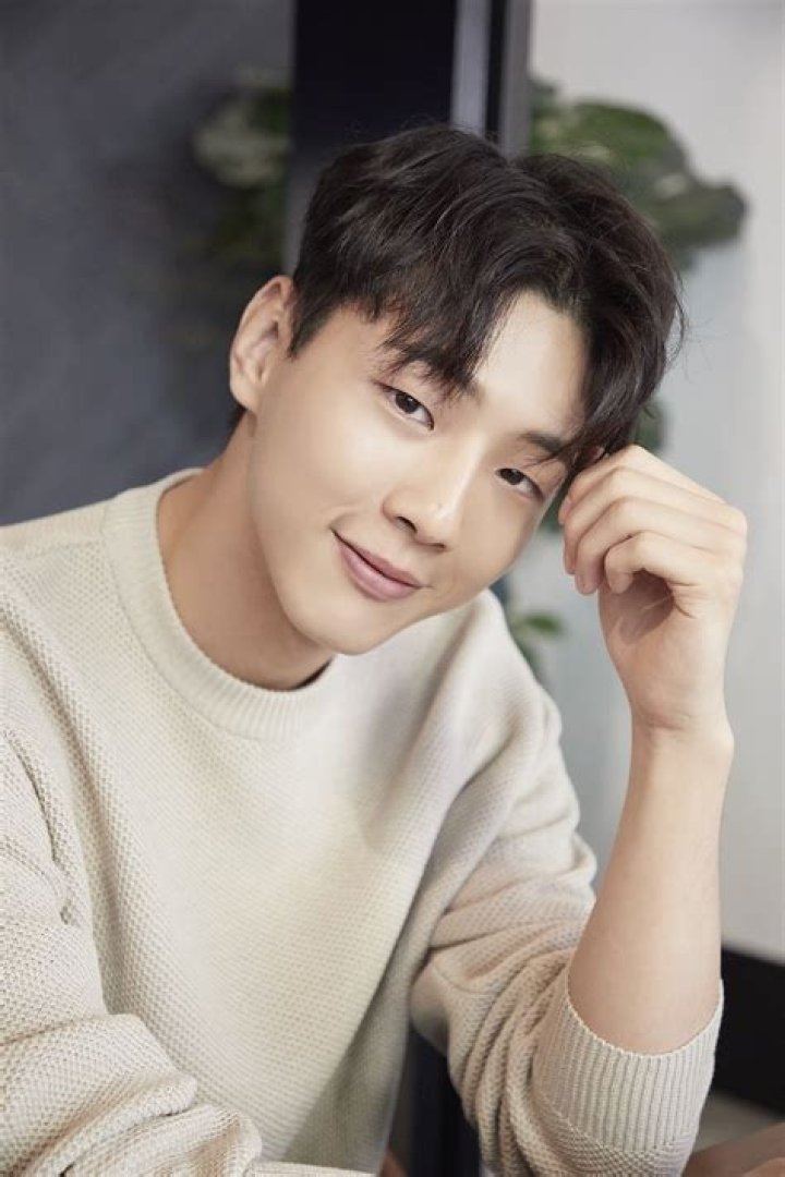 Ji Soo - Age, Family, Bio