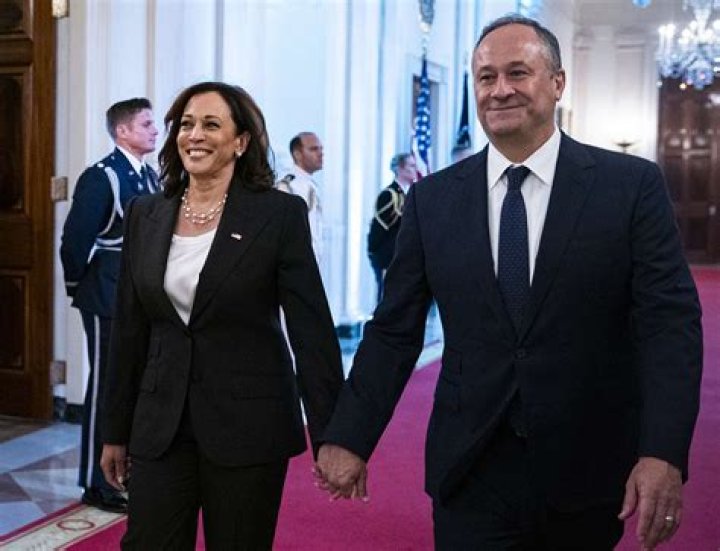 
Kamala Harris Posts Cheerful Pic with Doug Emhoff on His 58th Birthday: ‘Love You, Dougie’ 