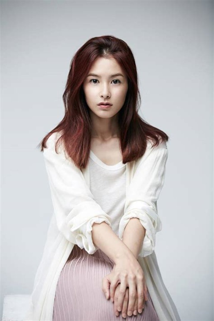 Kang Hye-jung - Age, Family, Bio