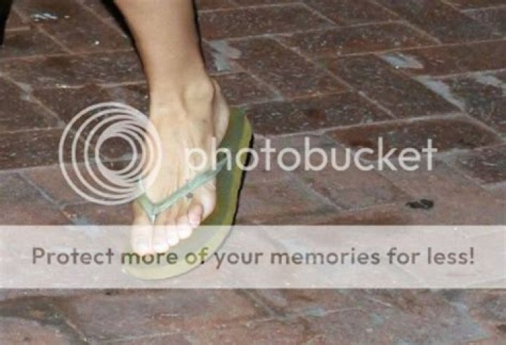 Kate Hudson does not have six toes