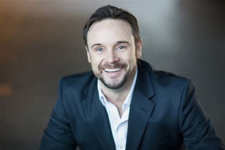 Kirby Morrow - Trivia, Family, Bio