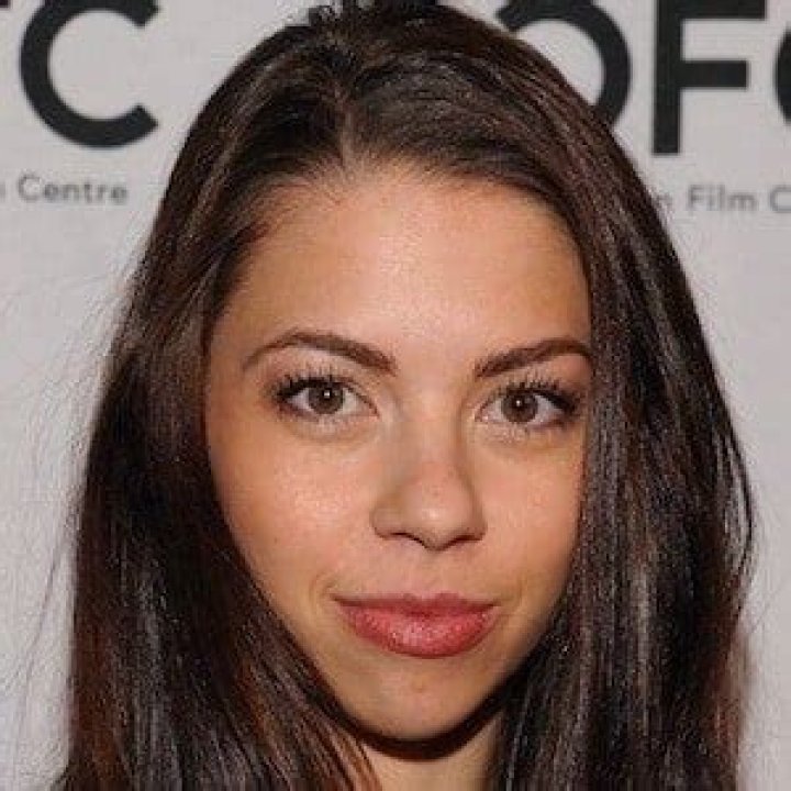 Laura Carswell - Age, Family, Bio