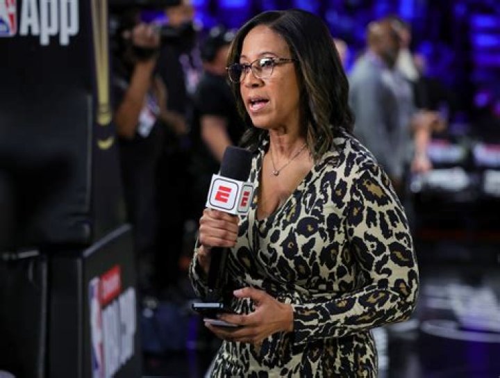 Lisa Salters is a journalist who has a net worth of $2 million. Kno about his son.