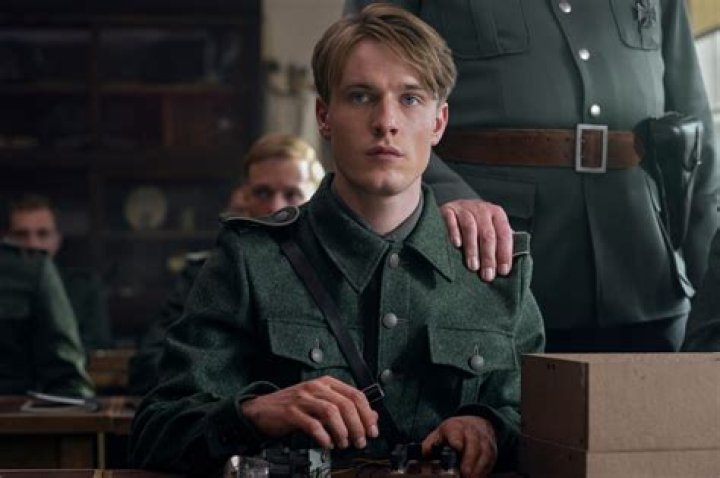 Louis Hofmann Bio (Wiki) 
