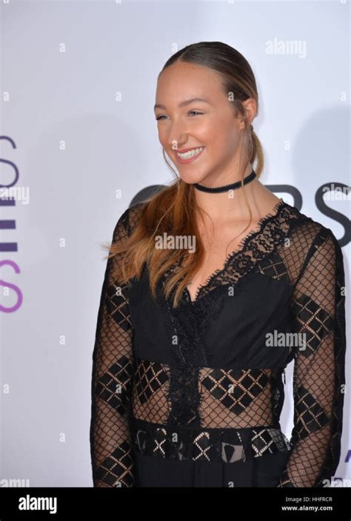 Multi-talents! Dancer, singer, actress, and model Ava Cota! Know the secrets of her successful career, and about her family, and father!