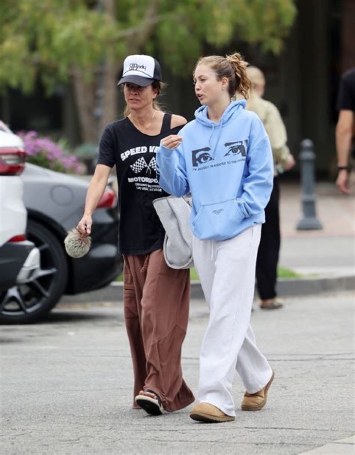 Instagram Model and Singer, Neriah Fisher Has a Net Worth of $500,000 and is Dating Isaac.