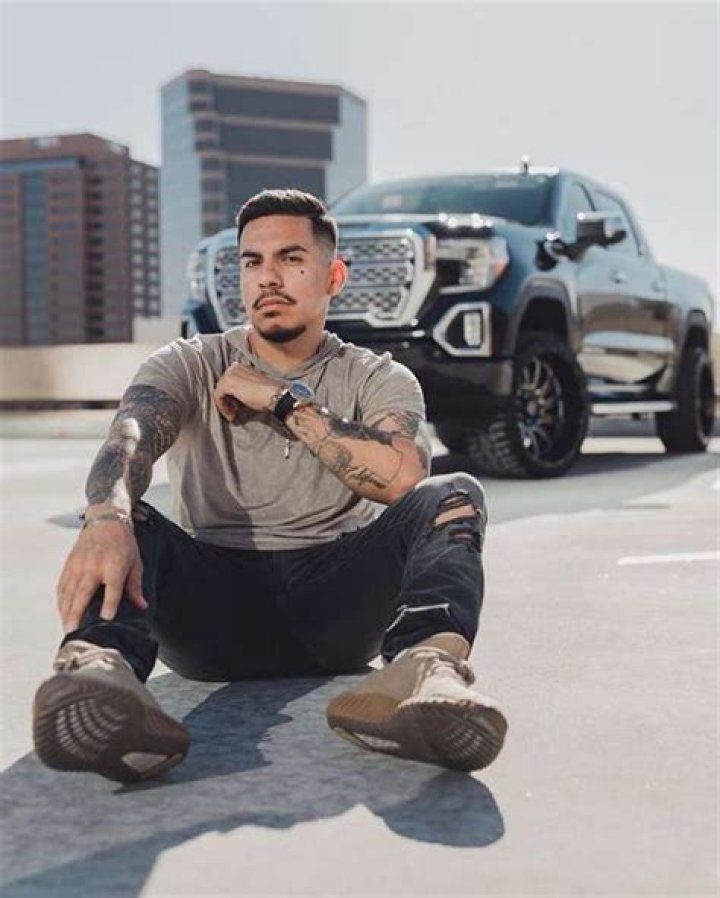 Nestor Aguilar - Age, Family, Bio