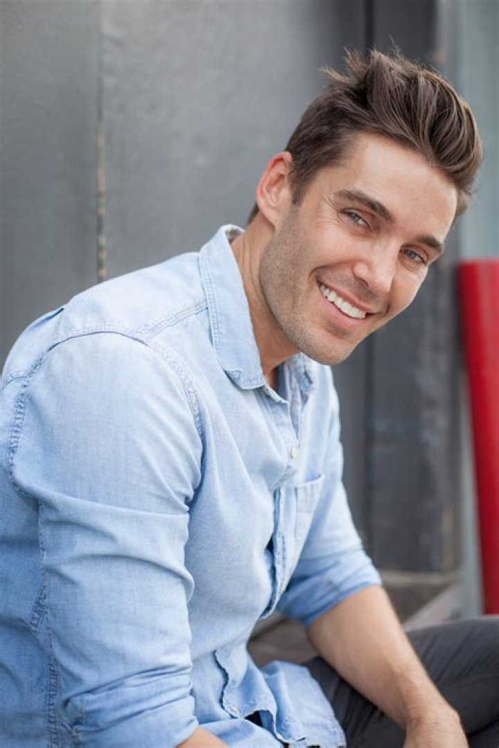 Nick Hounslow - Age, Family, Bio