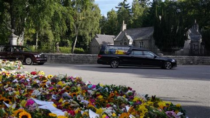 
Queen Elizabeth’s Coffin Leaves Balmoral Castle And Arrives In Edinburgh 
