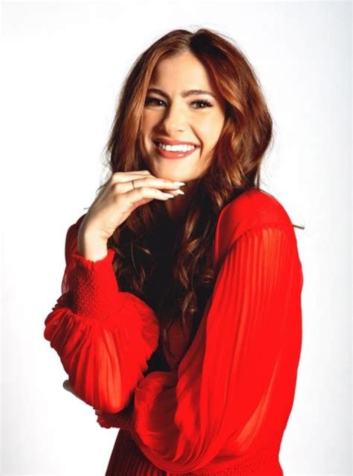 Riley Clemmons - Age, Family, Bio