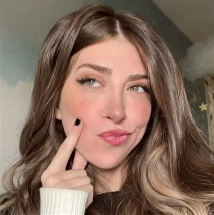 Shelly Clouds Height, Weight, Net Worth, Age, Birthday, Wikipedia, Who, Instagram, Biography