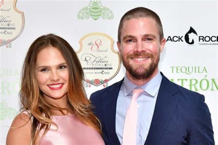 Stephen Amell is ‘very ashamed’ that he got kicked off a flight for screaming at his wife
