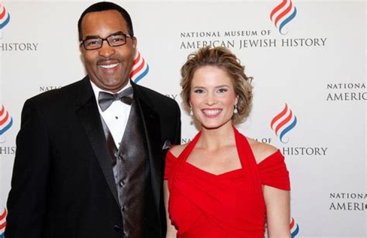 Ukee Washington Bio, Married, Wife, Family, Salary, Net Worth