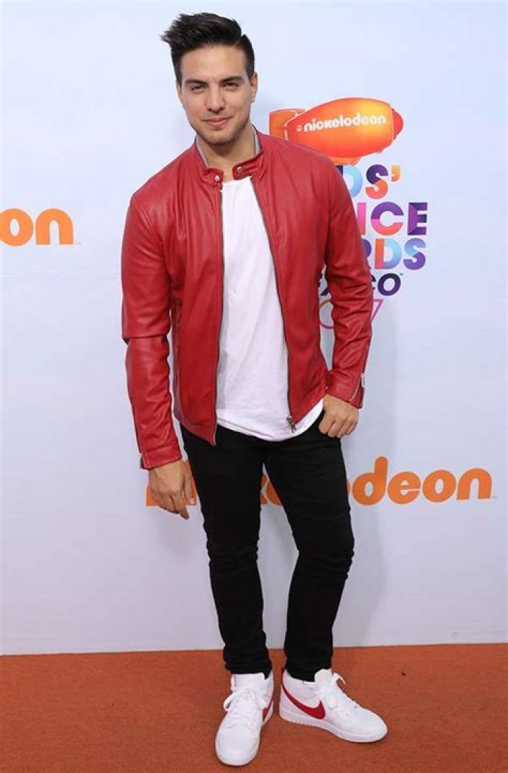 Vadhir Derbez Height, Weight, Net Worth, Age, Birthday, Wikipedia, Who, Nationality, Biography