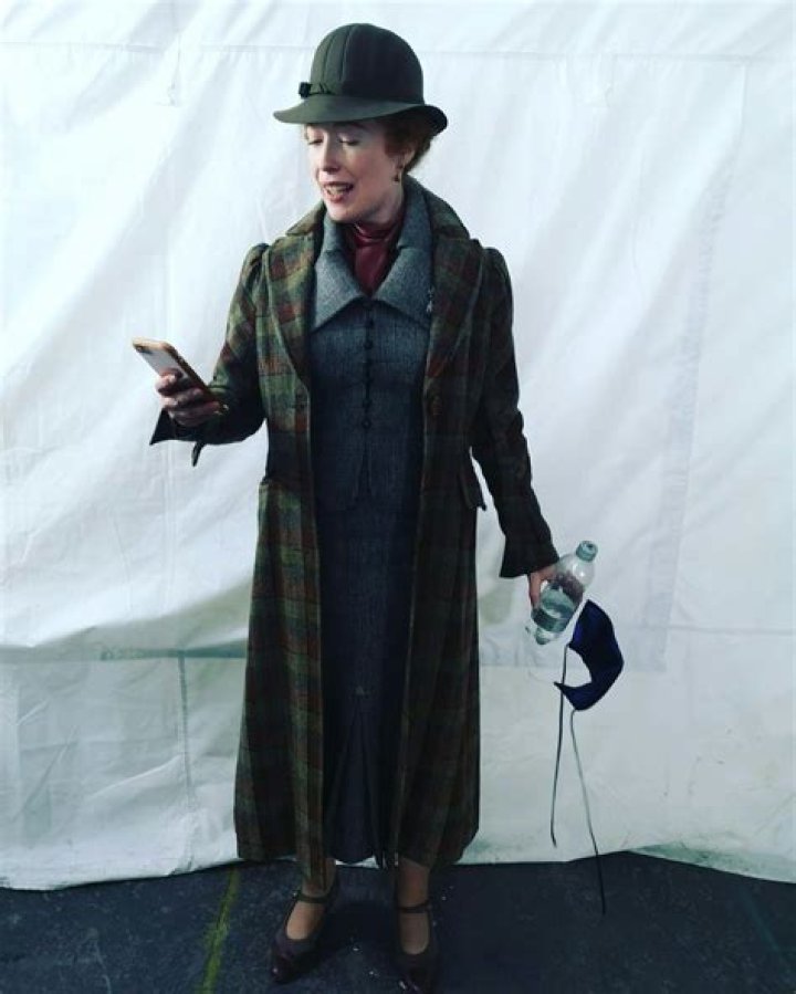 Victoria Yeates - Age, Family, Bio