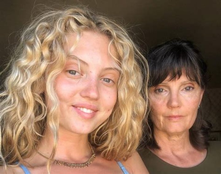 Who Are Amelia Clarkson Parents? Wikipedia Bio Age And Instagram