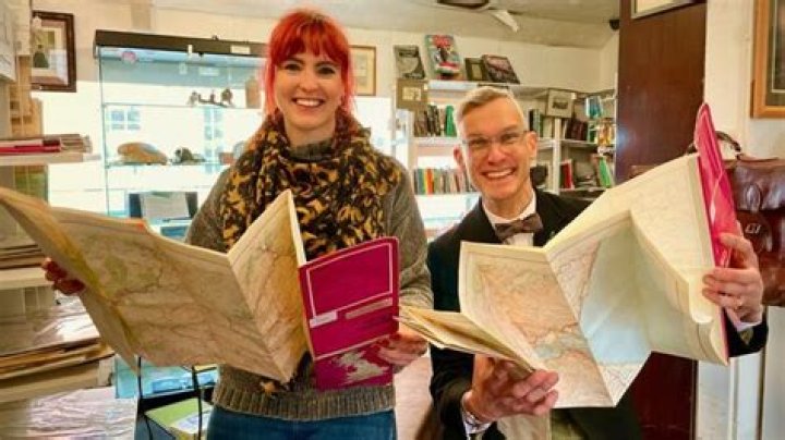 
Who Is Mark Hill Antiques Expert’s Wife? His Net Worth, Family and Partner 